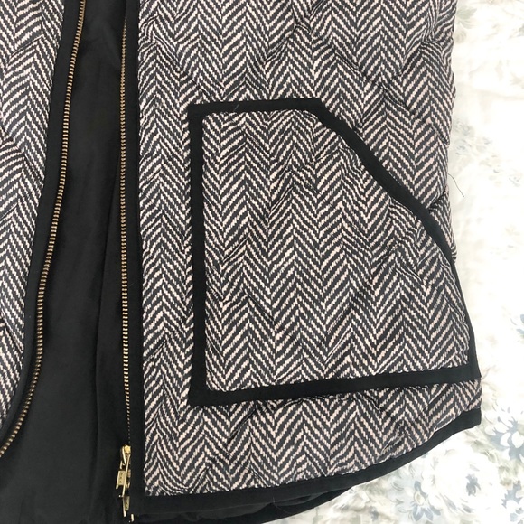 J Crew Factory Black and Cream Puffer Vest - Picture 7 of 8